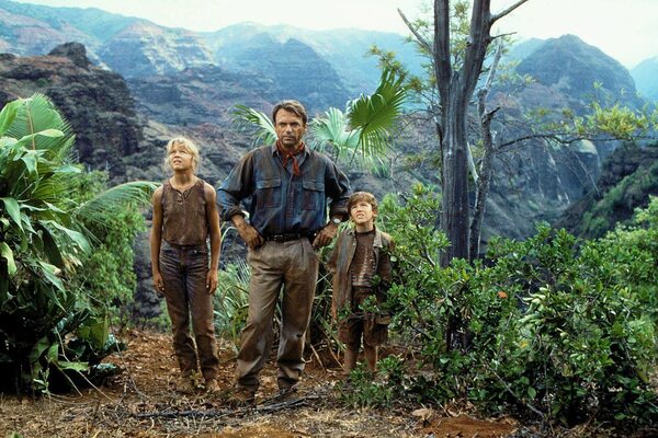 یادگیری زبان انگلیسی با فیلم یکی از راه های یادگیری بهتر زبان است.