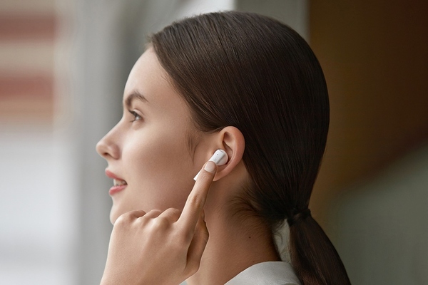 استفاده از پادکست برای تقویت لیسنینگ بسیار مناسب است.