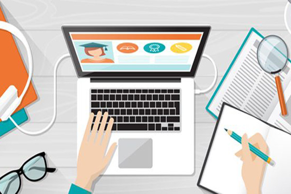 آموزش آنلاین زبان انگلیسی کودکان از مزایای زیادی برخوردار است.